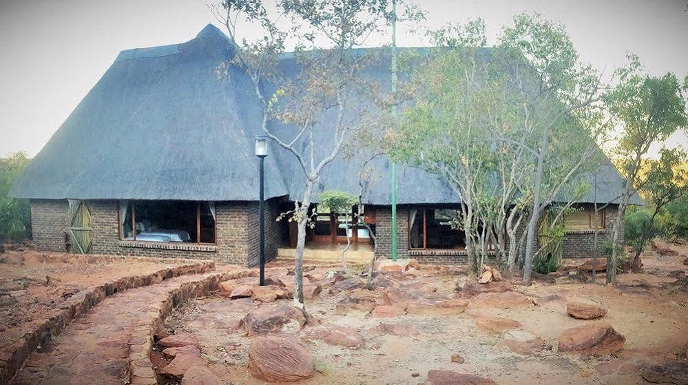Dinkweng Safari Lodge The Waterberg Biosphere Екстериор снимка